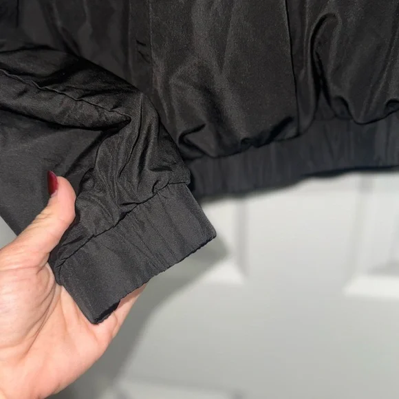 Forever 21 Black Zip-Up Cropped Windbreaker Jacket - Picture 5 of 6